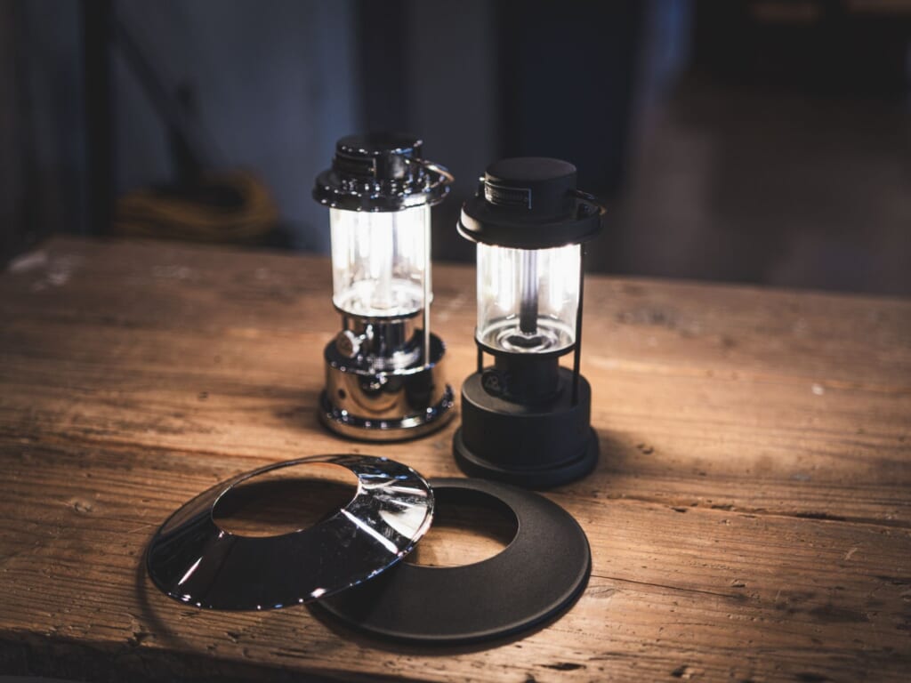 RETRO LAMP RCのクロームとマットブラック、本体とシェード
